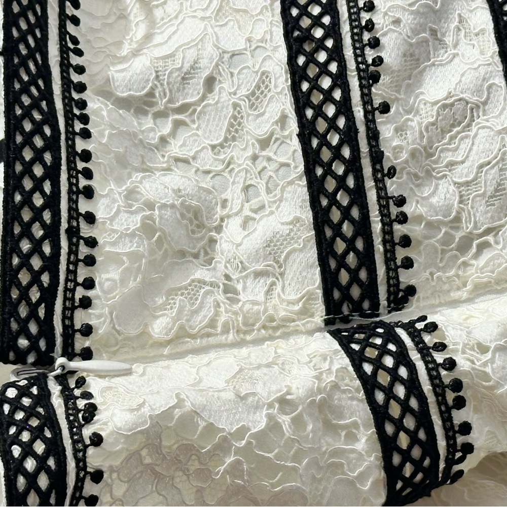 Self Portrait tiered guipure lace trim white black dress NWT UK 14 US10 - Picture 8 of 12